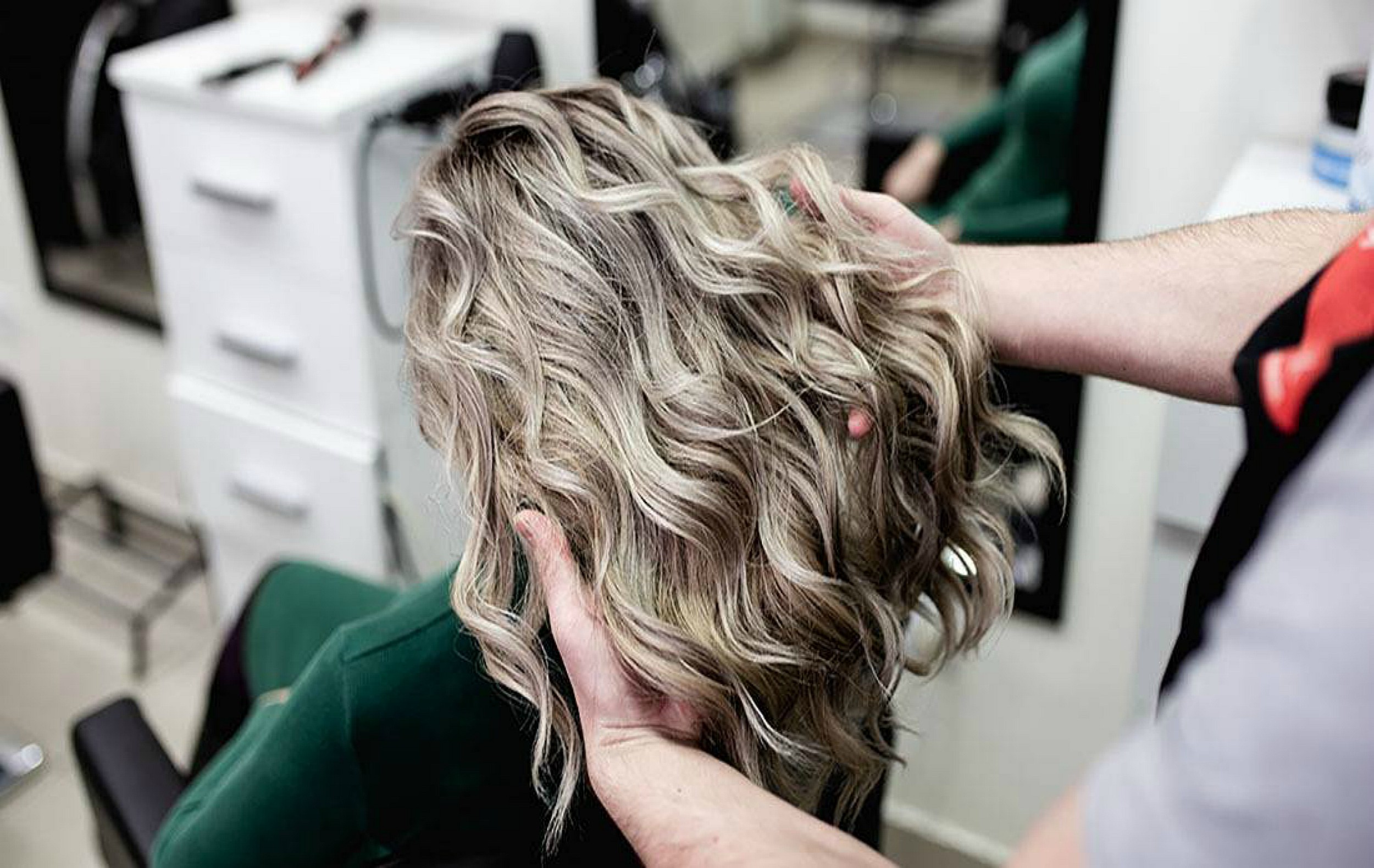 Mushroom Blonde: Το Επόμενο Χρώμα των Μαλλιών Σου 